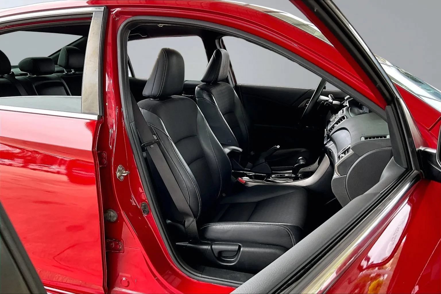 Used 2017 Honda Accord Sport image 25