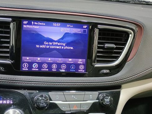 Used 2020 Chrysler Pacifica Limited FWD image 18