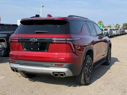Used 2024 Chevrolet Traverse Z71 w/ Enhanced Driving Package AWD/4WD image 5