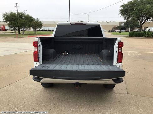 Used 2021 Chevrolet Silverado 1500 LT w/ Bed Protection Package RWD image 10