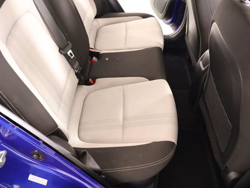 Used 2022 Hyundai Venue SEL FWD image 13