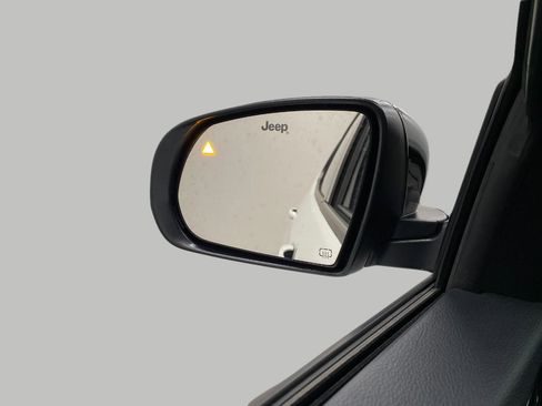 Used 2025 Jeep Compass Trailhawk w/ Trailer Tow Group image 20