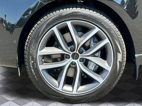 New 2026 Land Rover Range Rover Long Wheelbase SE AWD/4WD image 12