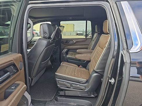 Used 2025 GMC Yukon XL Denali Ultimate image 14