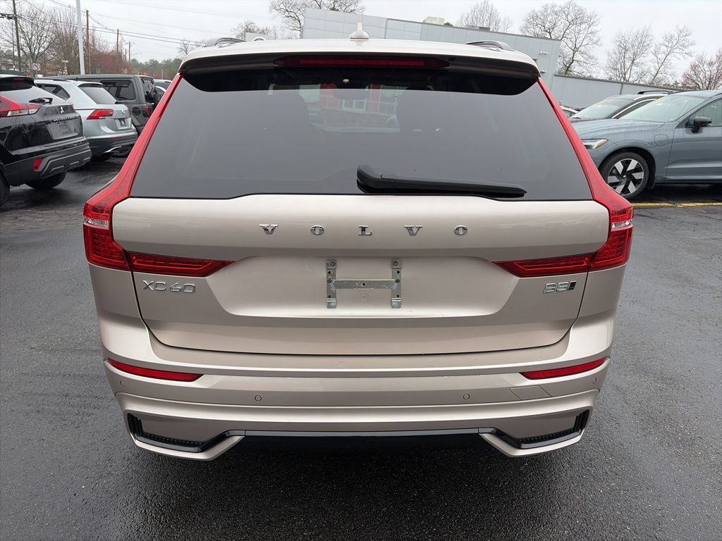 Used 2025 Volvo XC60 B5 Plus AWD/4WD image 6