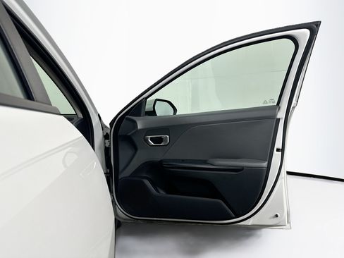 Used 2025 Kia K4 FWD image 31