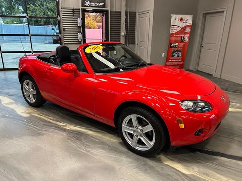 Used 2008 MAZDA MX-5 Miata Sport RWD image 18