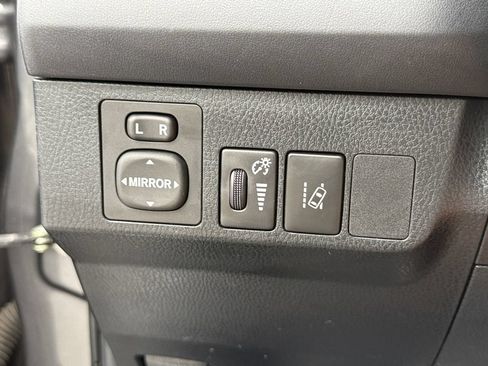 Used 2018 Toyota RAV4 LE w/ All Weather Liner Package FWD image 33