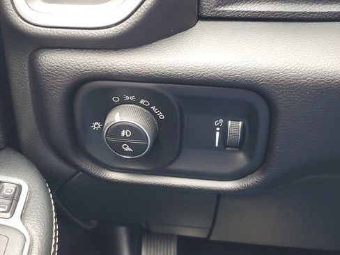 Used 2024 RAM 2500 Big Horn w/ Sport Appearance Package image 12