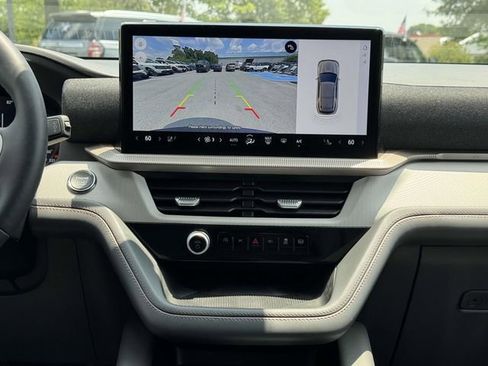 Used 2025 Ford Explorer Active w/ Active Comfort Package image 22