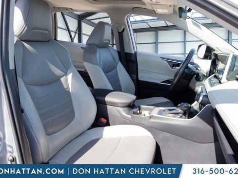 Used 2021 Toyota RAV4 XLE Premium AWD/4WD image 17
