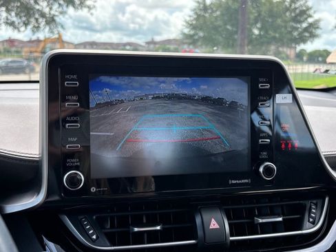 Used 2022 Toyota C-HR Limited FWD image 10