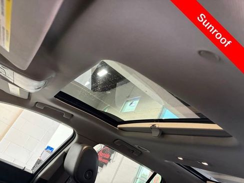 Used 2017 GMC Acadia SLT FWD image 25