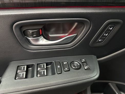 Used 2025 Honda Pilot Black Edition image 18