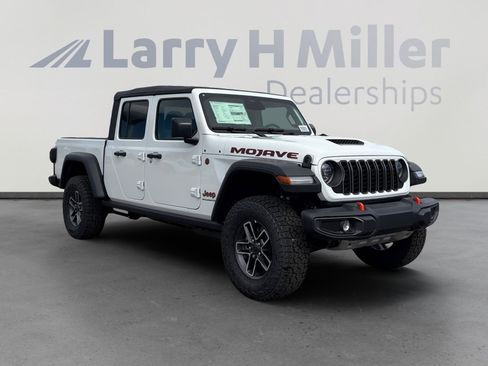 New 2026 Jeep Gladiator Mojave w/ Safety Group AWD/4WD image 8