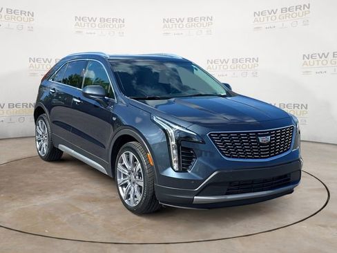 Used 2020 Cadillac XT4 Premium Luxury w/ Cold Weather Package FWD image 7
