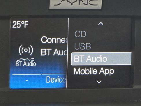 Used 2018 Ford Escape SE w/ Ford Safe & Smart Package image 3