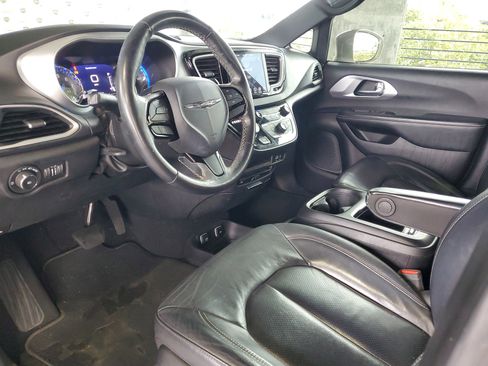 Used 2020 Chrysler Pacifica Touring-L Plus FWD image 17