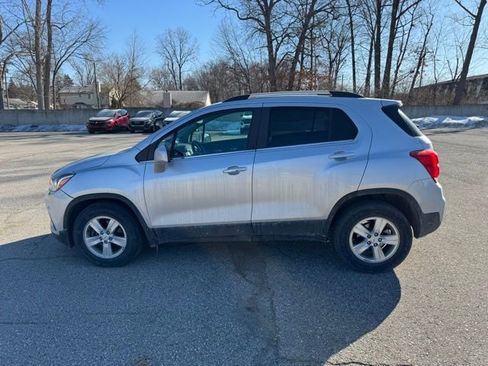 Used 2018 Chevrolet Trax LT w/ LT Convenience Package image 5