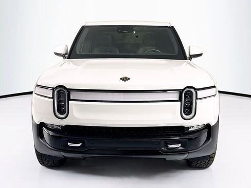 Used 2023 Rivian R1T Adventure image 2