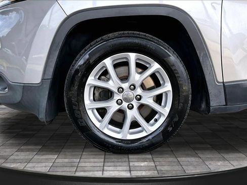Used 2015 Jeep Cherokee Latitude FWD image 29