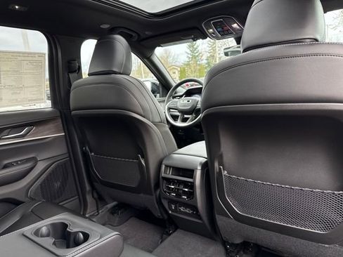New 2025 Jeep Grand Cherokee Limited w/ Black Appearance Package image 23