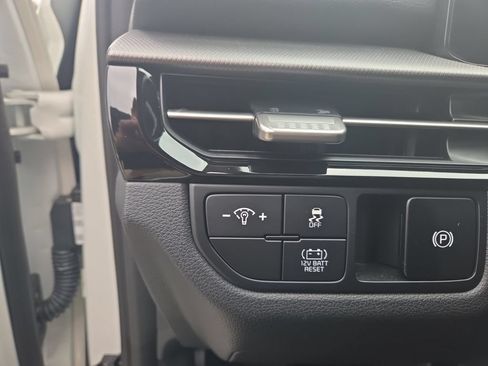 Used 2026 Kia Sportage LX FWD image 22