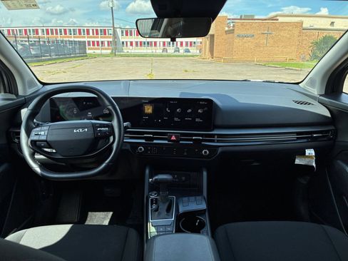 Used 2026 Kia Sportage LX FWD image 28
