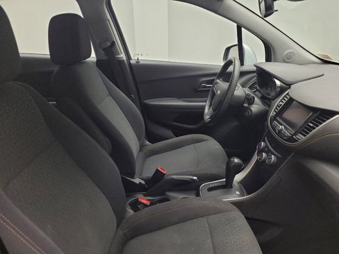 Used 2020 Chevrolet Trax LS FWD image 21