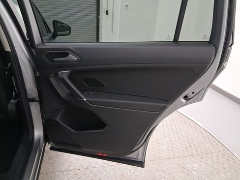 Used 2020 Volkswagen Tiguan SEL image 30