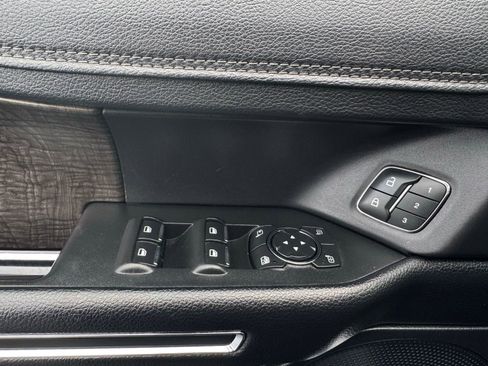 Used 2020 Ford Expedition Limited image 17