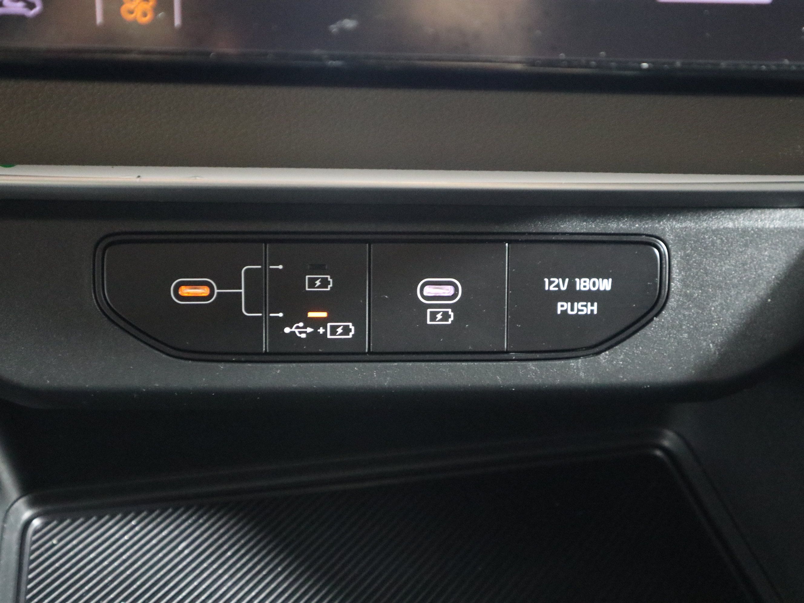 Used 2025 Kia Carnival FWD image 32