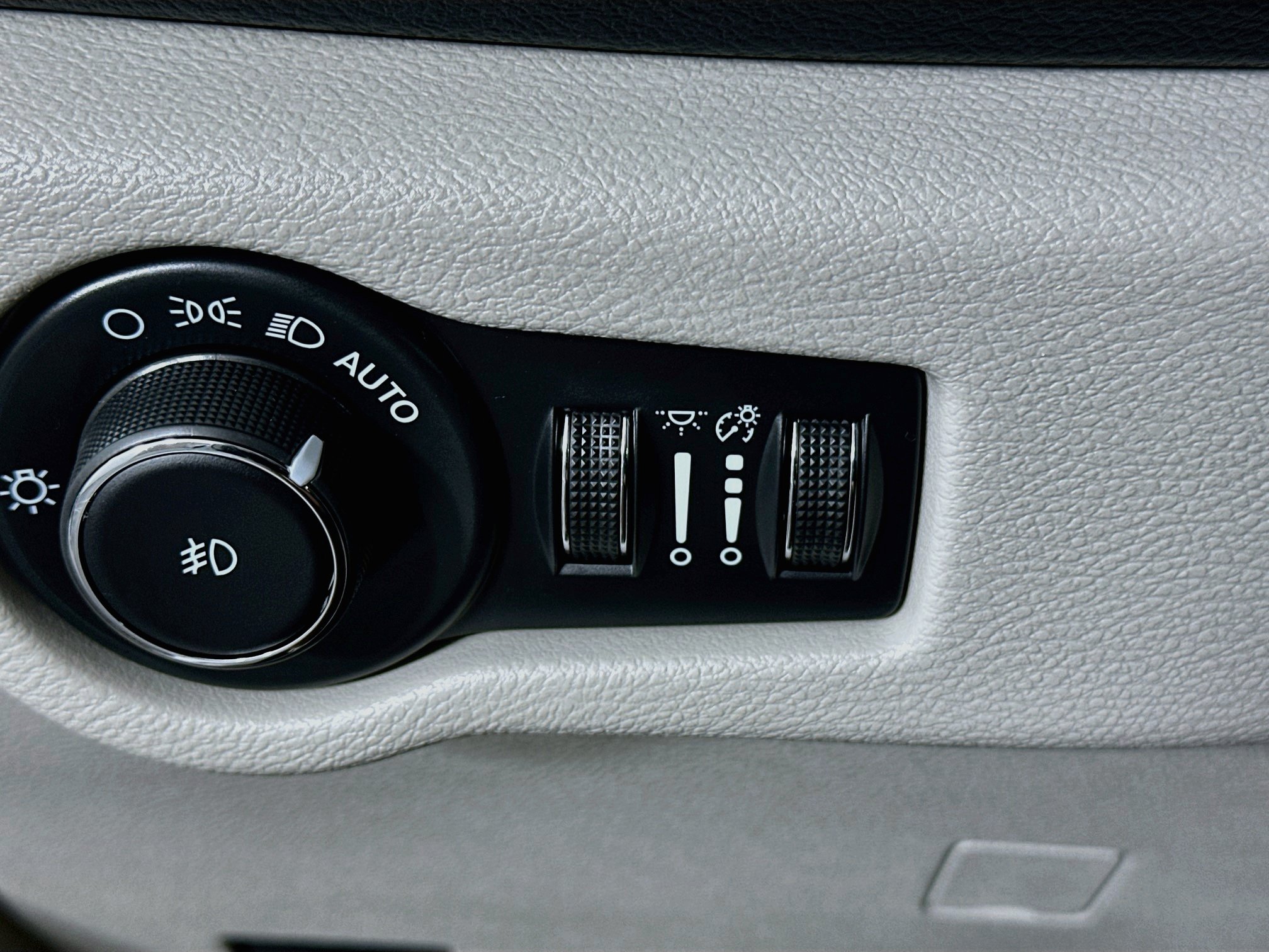 Used 2024 Chrysler Pacifica Touring-L FWD image 17