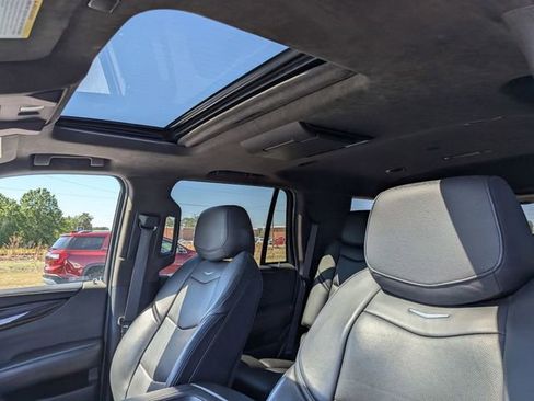 Used 2020 Cadillac Escalade Platinum image 18