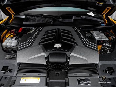 Used 2024 Lamborghini Urus Performante AWD/4WD image 6