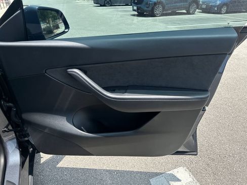 Used 2022 Tesla Model Y Long Range AWD/4WD image 38