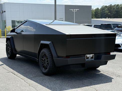 Used 2024 Tesla Cybertruck AWD Crew Cab image 9