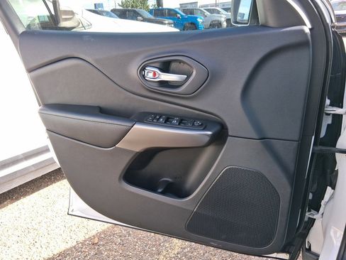 Used 2020 Jeep Cherokee Latitude Plus image 14