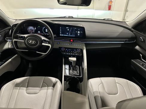 Used 2025 Hyundai Elantra Limited FWD image 41
