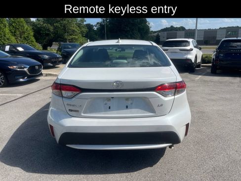 Used 2022 Toyota Corolla LE FWD image 3