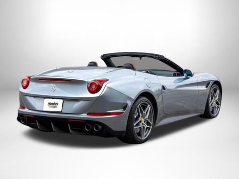 Used 2017 Ferrari California T RWD image 9