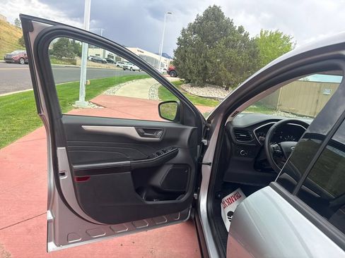 Used 2022 Ford Escape SE w/ Convenience Package AWD/4WD image 11