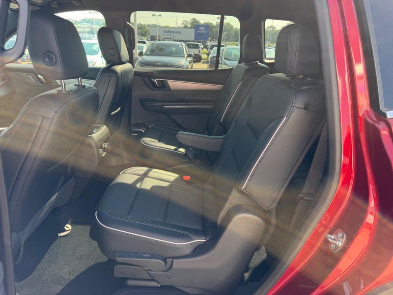 Used 2025 Buick Enclave Preferred AWD/4WD image 10