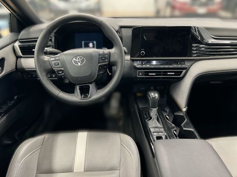 Used 2025 Toyota Camry SE w/ Convenience Package FWD image 20