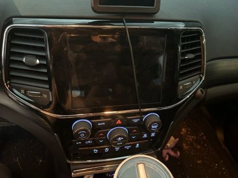 Used 2020 Jeep Grand Cherokee Altitude image 10