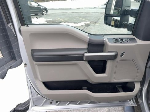 Used 2022 Ford F250 XLT image 11