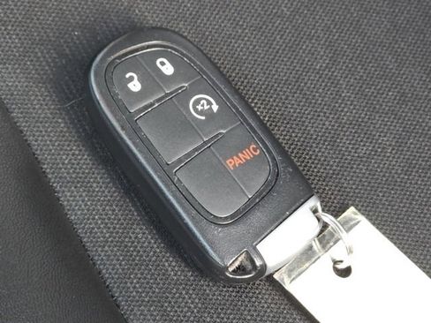 Used 2019 Jeep Cherokee Latitude Plus w/ Cold Weather Group image 38