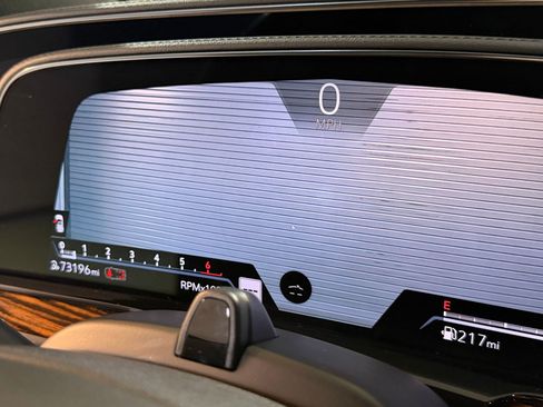 Used 2022 Cadillac Escalade ESV Premium Luxury RWD image 29