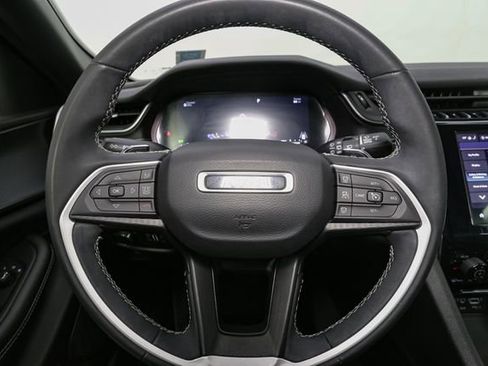 Used 2023 Jeep Grand Cherokee Altitude AWD/4WD image 31
