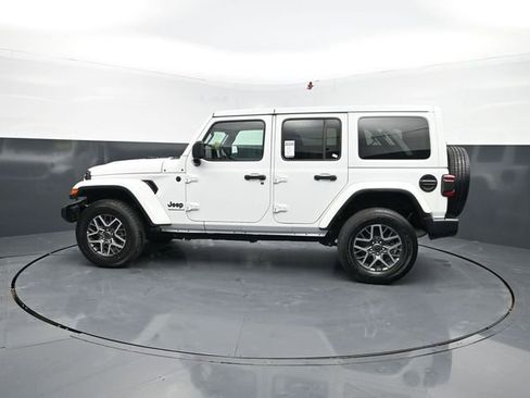 Used 2025 Jeep Wrangler Unlimited Sahara AWD/4WD image 5